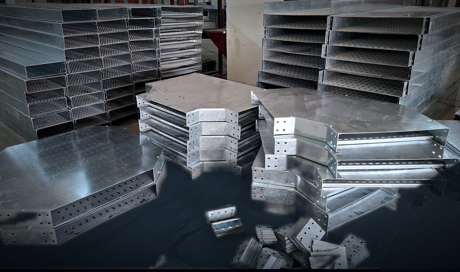 Lineman galvanised perforated cable trays, bends and tees in the factory