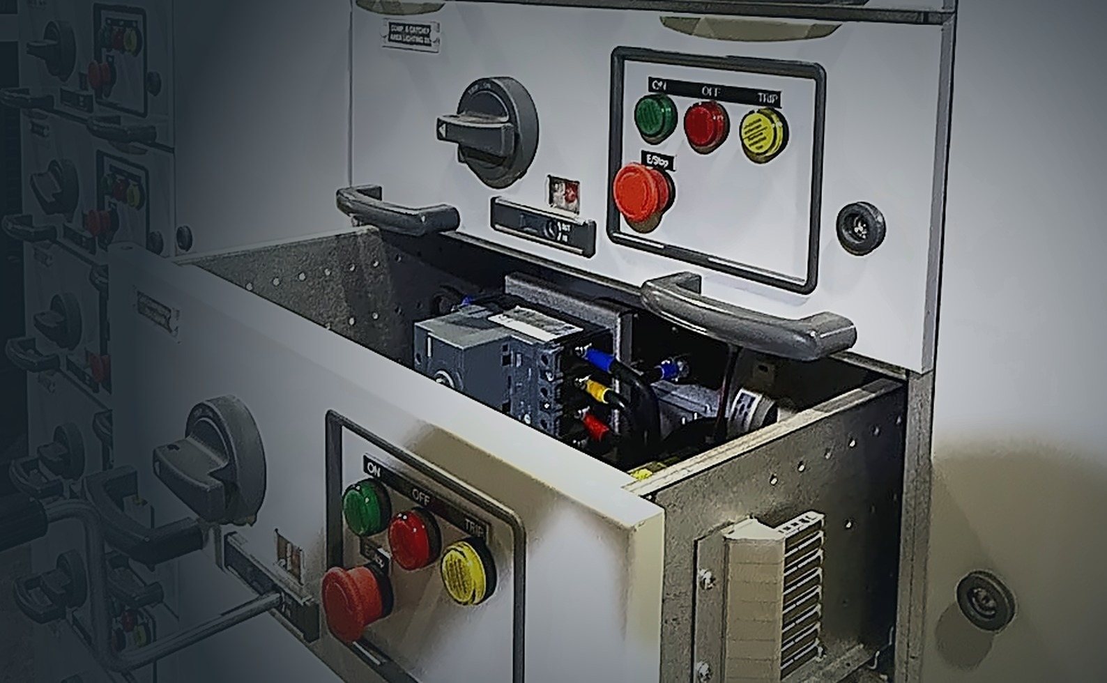GMP 2.1 motor control centre with a withdrawable starter module pulled out