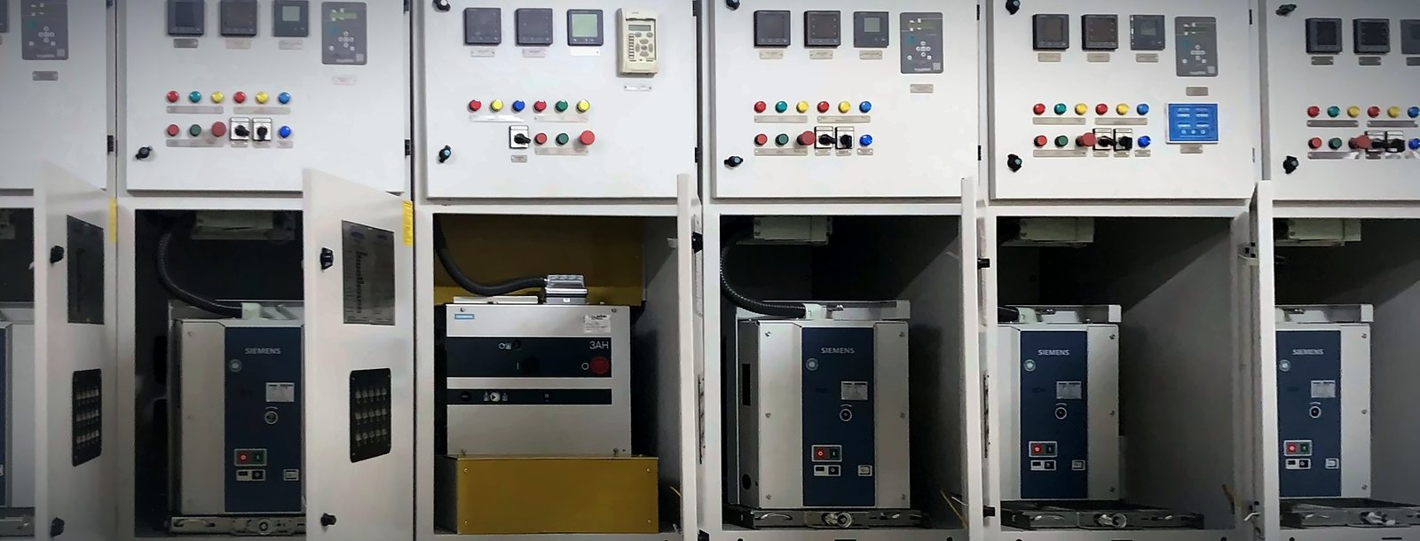 Retrofitted medium voltage switchgear line-up at Indus Sugar Mills with new Siemens SION vacuum circuit breakers